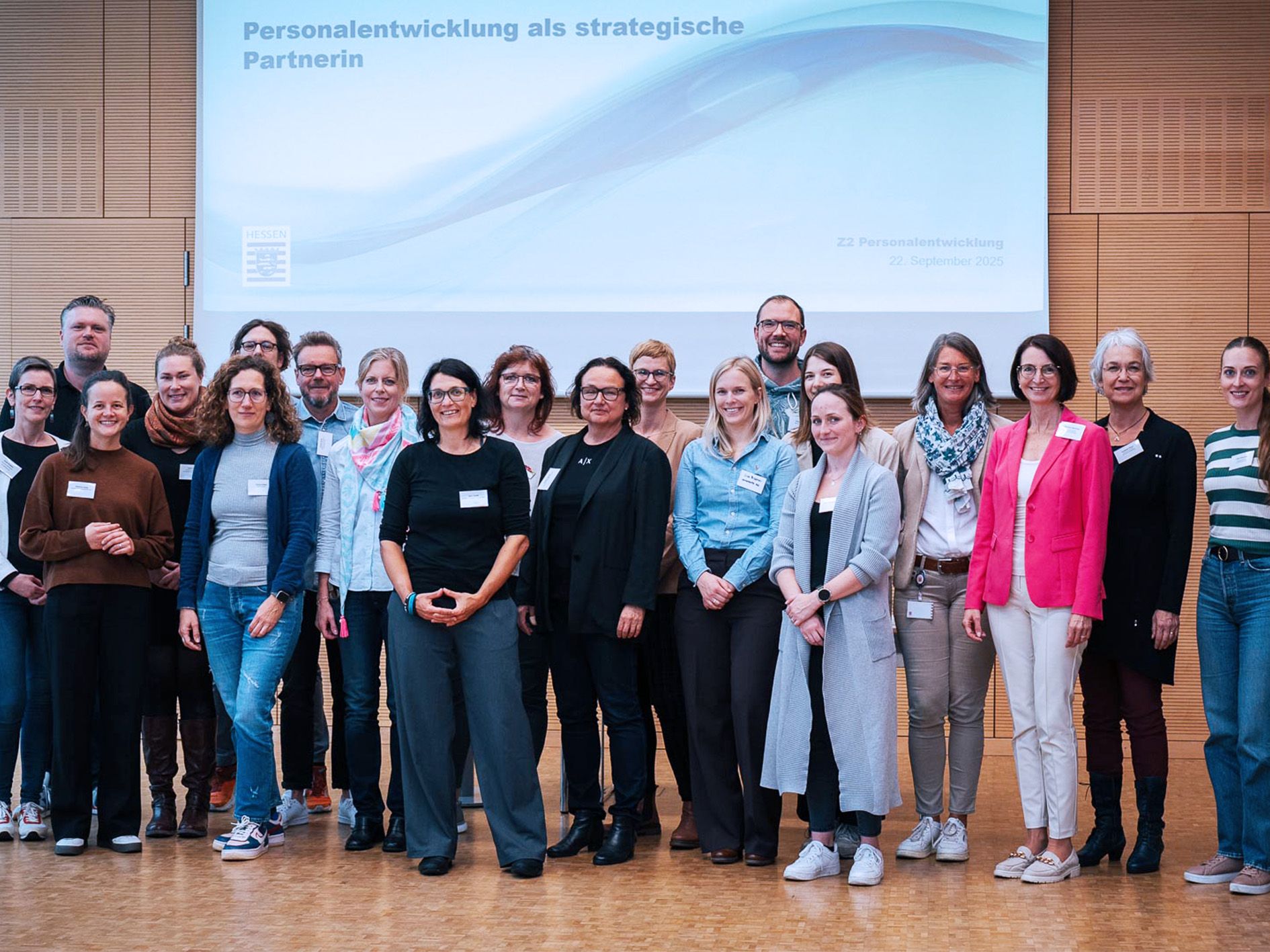 🥳 Treffen sich 25 PEler:innen…